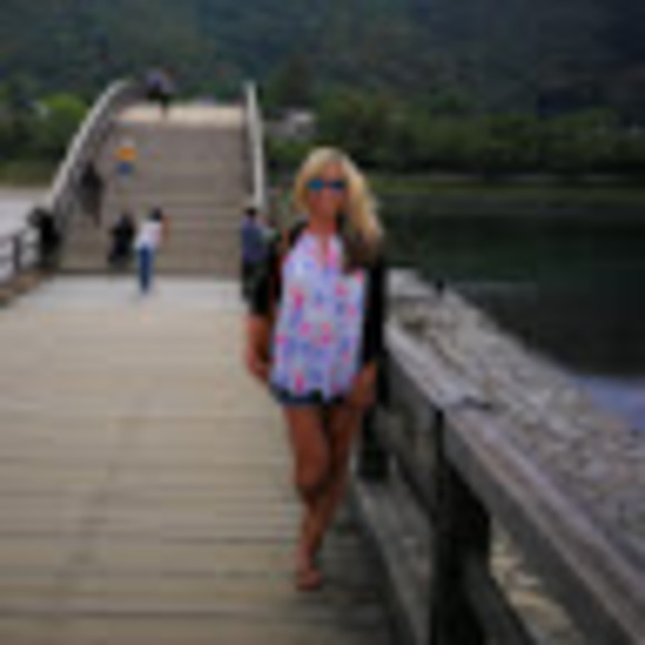 Meet your Posher, Christina - Picture 1 of 1